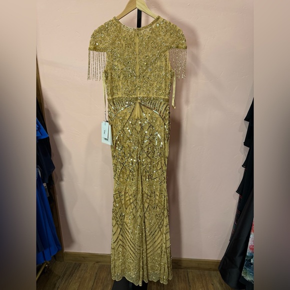 NWT Mac Duggal Women's Gold Embellished Fringe Cap Sleeve Trumpet Gown Size 6 - Picture 5 of 8